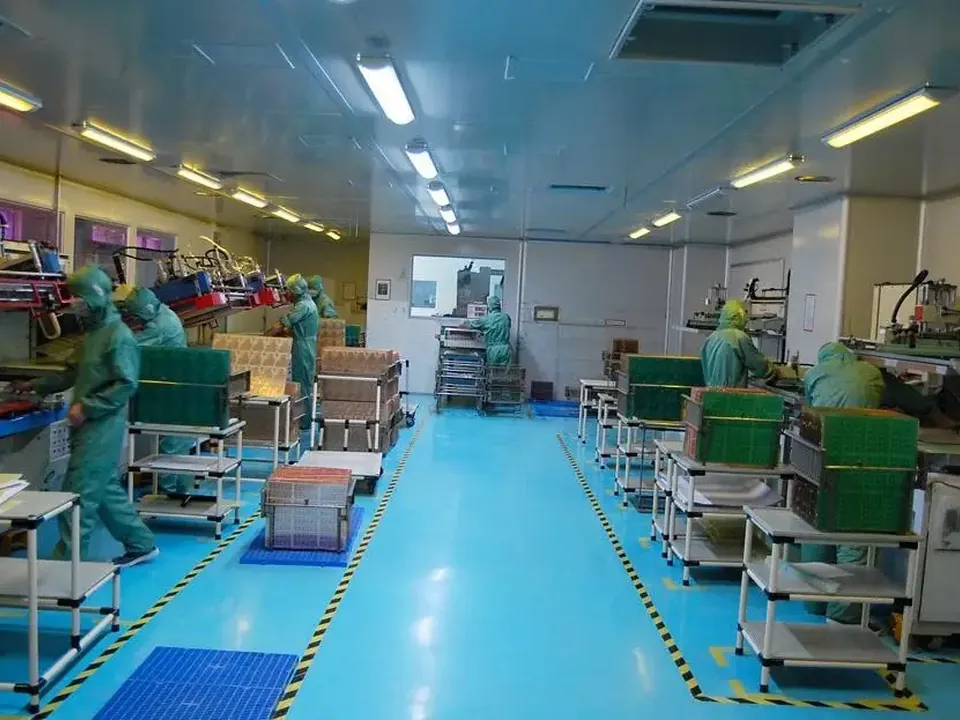 Cleanroom bay used for printed circuit board manufacturing