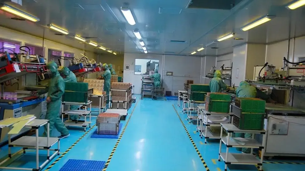 Cleanroom bay used for printed circuit board manufacturing