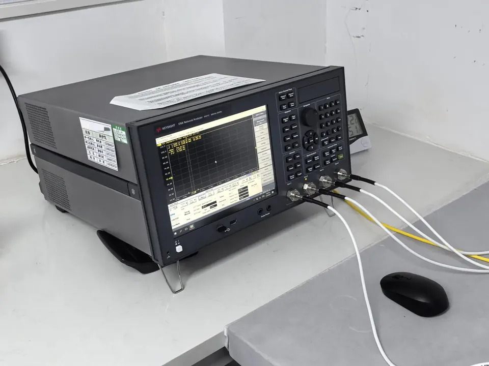 Network analyser set up for high-frequency board measurement