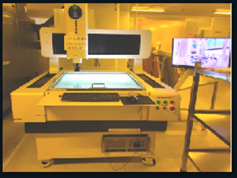 Direct-imaging exposure machine in the yellow-light area