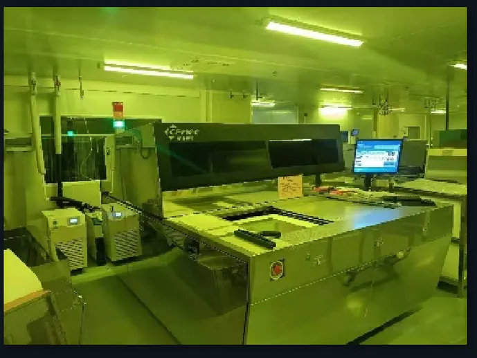 Imaging area under yellow safelight for photoresist handling